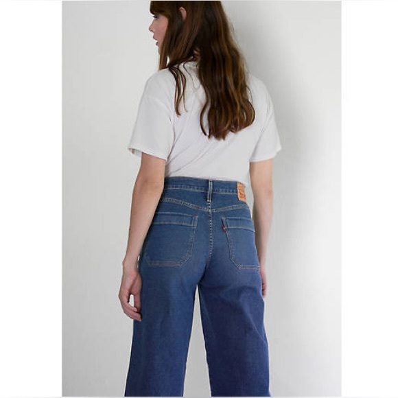 Levi’s Mile High Crop Denim (27) - Picture 2 of 10